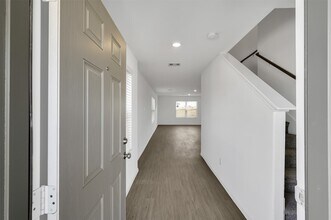 Building Photo - 3647 Solanum Dr