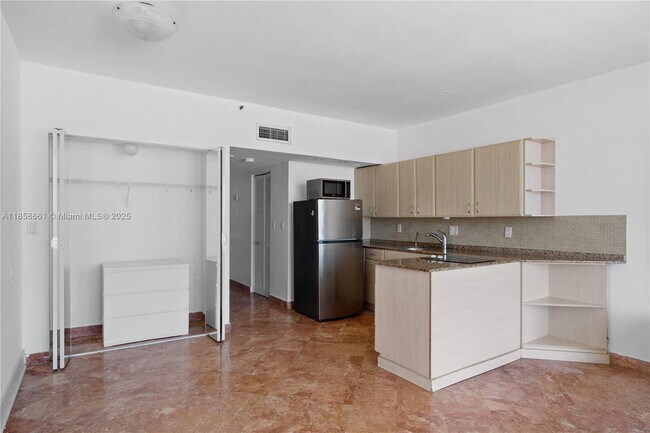 Foto del edificio - 555 NE 15th St