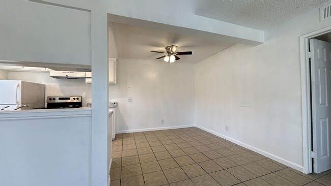 Building Photo - PRICE REDUCTION!! Cozy 1 Bedroom, 1 Bathro...