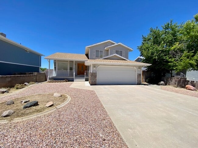 Building Photo - SPACIOUS HOME FOR RENT CEDAR CITY!