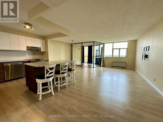 Building Photo - 2760 Carousel Crescent