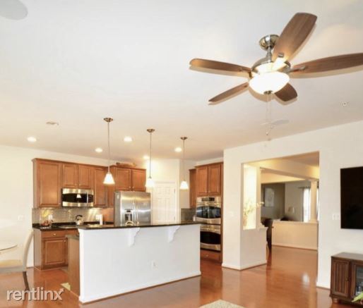 Building Photo - 3 br, 2.5 bath Condo - 43841 Kingston Stat...