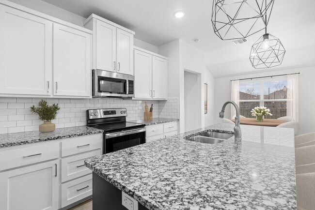 Foto del edificio - 3 BEDROOM 2 BATH CUSTOM HOME IN NOLANVILLE