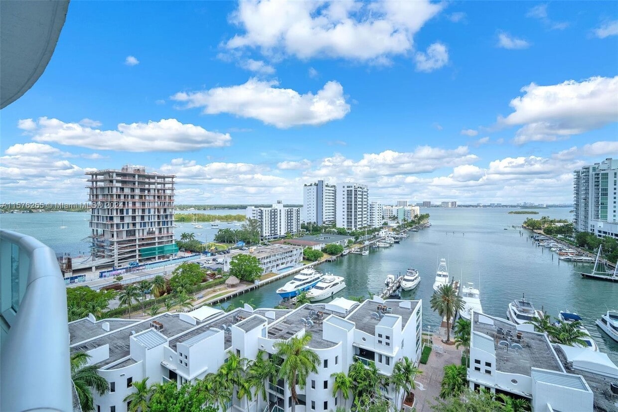 Primary Photo - 7900 Harbor Island Dr