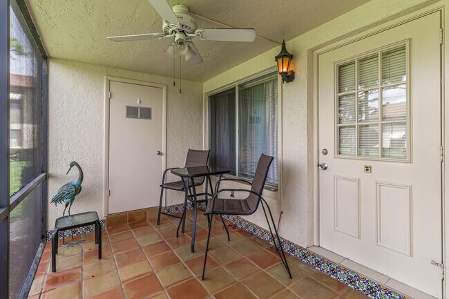 Foto del edificio - 317 Knotty Pine Cir