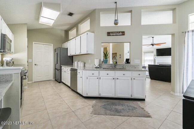 Building Photo - 114 Colombard Ct