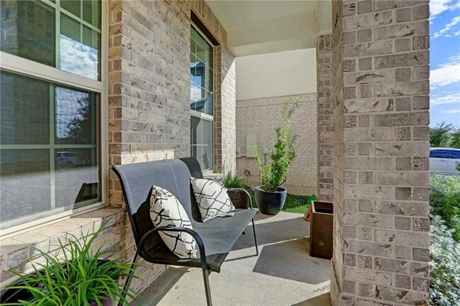 Building Photo - 3208 Bravo Dr