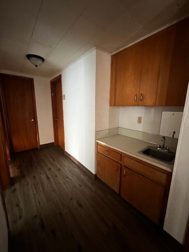 Building Photo - 802-806 Queen Ave SE Building Photo - 802-806 Queen Ave SE