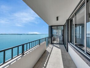 Building Photo - 520 Brickell Key Dr