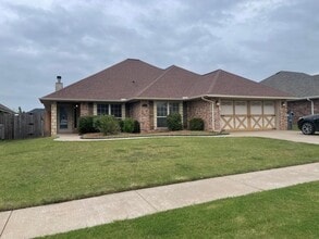Building Photo - 3712 NE Fieldcrest