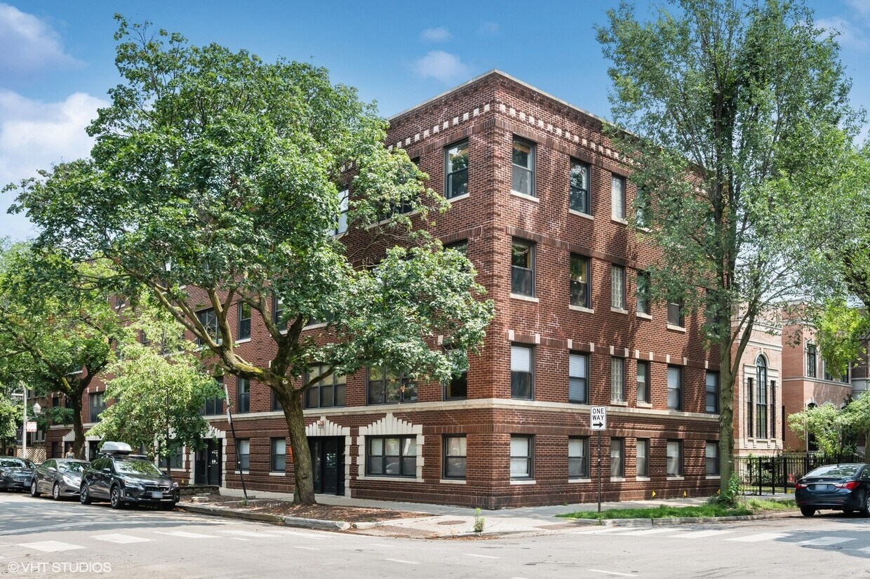 Primary Photo - 1253 W Roscoe St