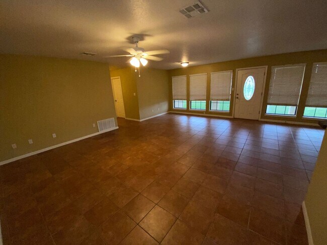 Building Photo - 334 Rose Ln
