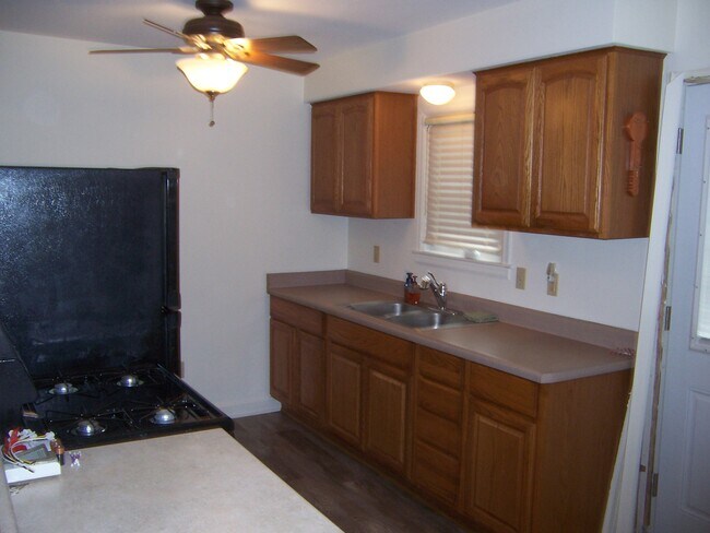 Kitchen - 341 E Gauer Cir