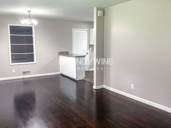 Foto del edificio - One month FREE RENT!!