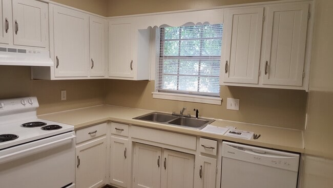 Building Photo - Chapel Hill Apartments- Hoover, AL