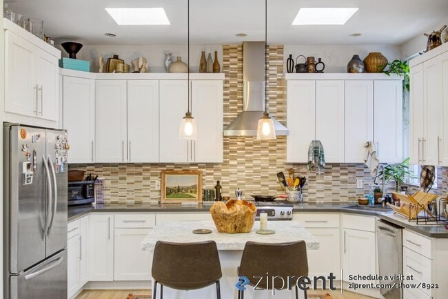 Building Photo - 3024 Market St