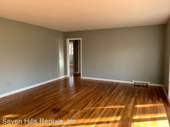 Building Photo - 3 br, 1.5 bath House - 2622 Garden Lakes Blvd