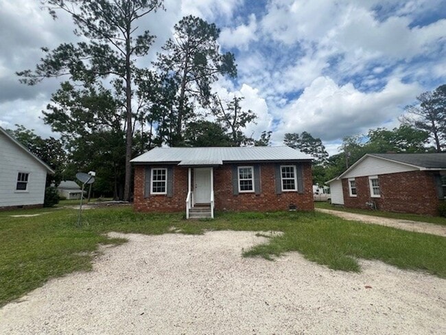 Building Photo - 2 Bedroom, 1 Bathroom Home