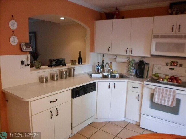Foto del edificio - 8416 NW 103rd St