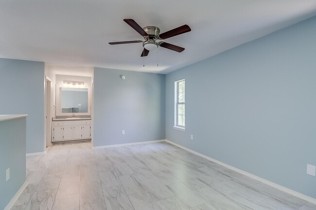 Building Photo - 1714 James Buchanan Dr