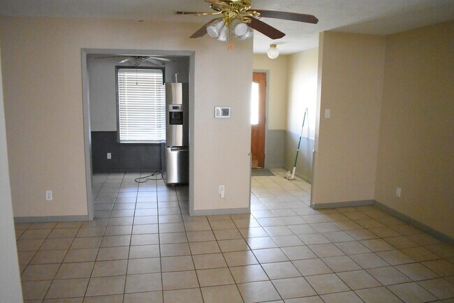 Foto del edificio - 523 Arbor Oak Dr