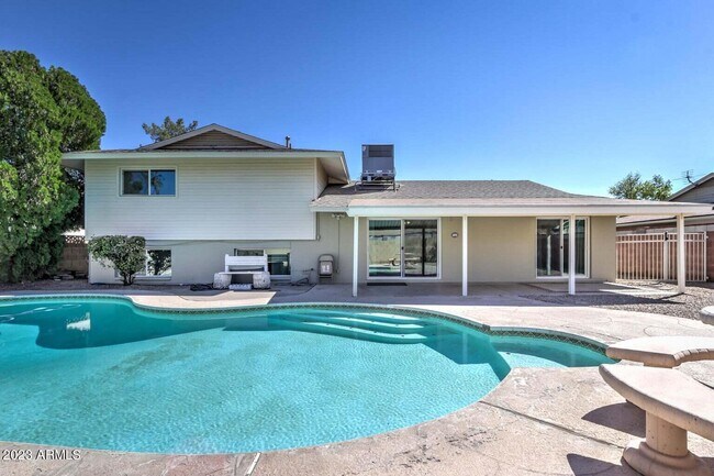 Foto del edificio - 8332 E Rose Ln