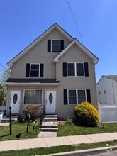 Building Photo - 12 Woodside Ave