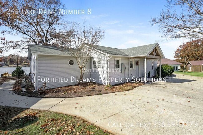 Building Photo - 395 Lake Dr