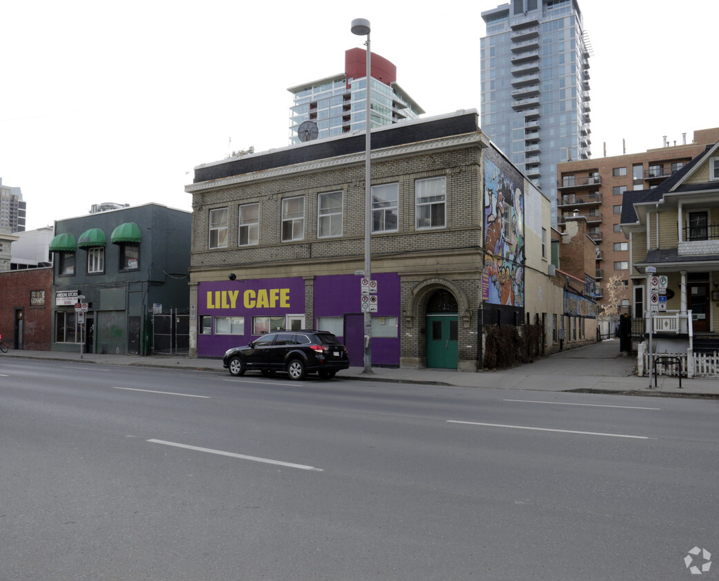 Photo principale - 211 12th Ave SW
