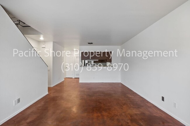 Building Photo - 2339 Hyperion Ave