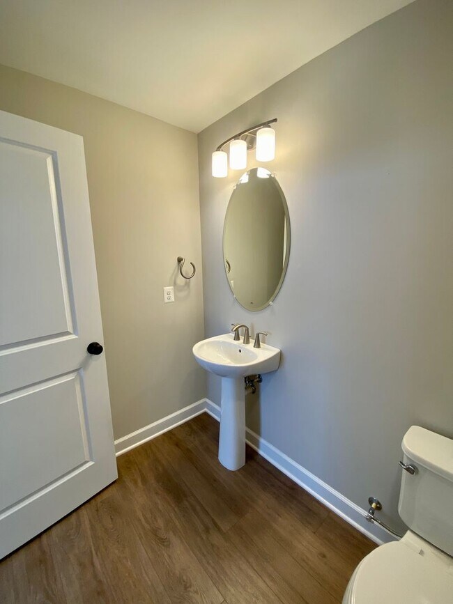 Foto del edificio - Charming 3-bedroom, 2.5-bathroom Townhouse