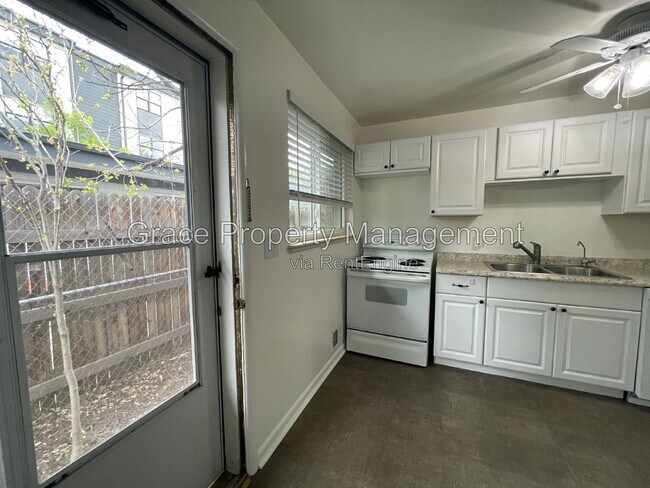 Building Photo - 3540 S Corona St