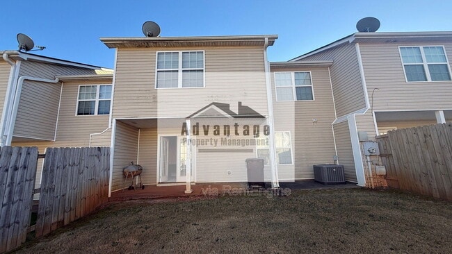 Building Photo - 5025 Village Run Dr