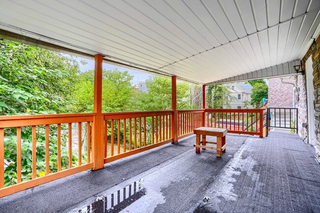 Building Photo - 304 Collins Ave