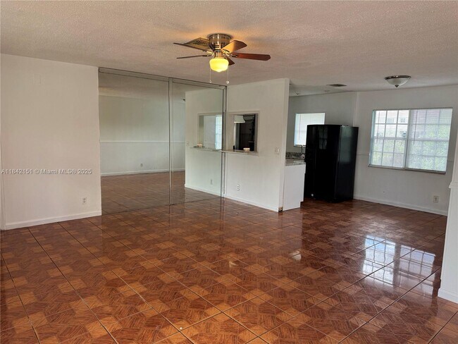 Building Photo - 717 SW 79th Ave