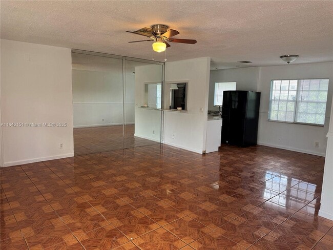Foto del edificio - 717 SW 79th Ave