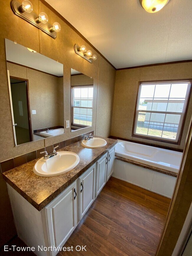 Foto del edificio - 3 br, 2 bath House - 410 15th St