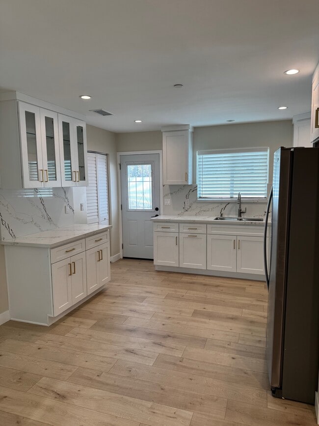 Building Photo - 6509 Ben Ave