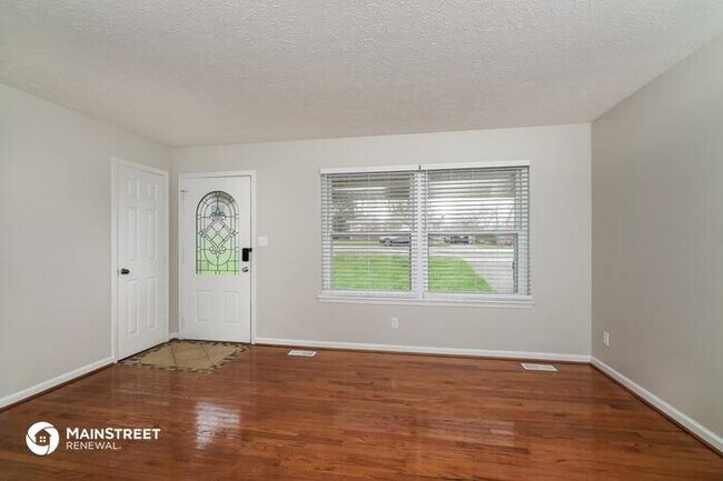Building Photo - 1303 WOODCREEK DR, LA GRANGE, KY 40031