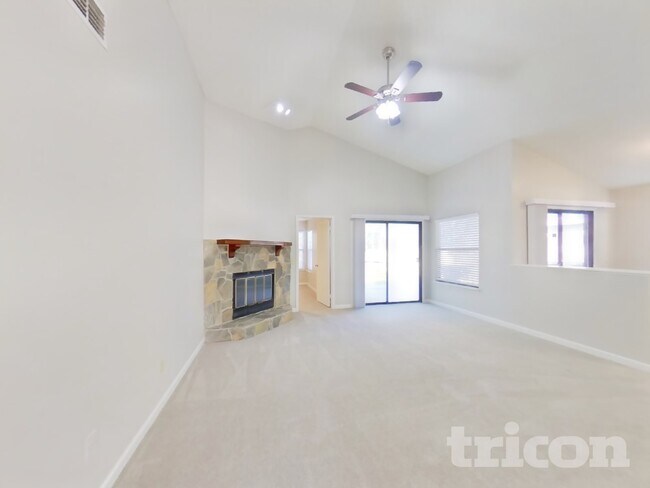 Foto del edificio - 2346 Blossom Ridge Dr N