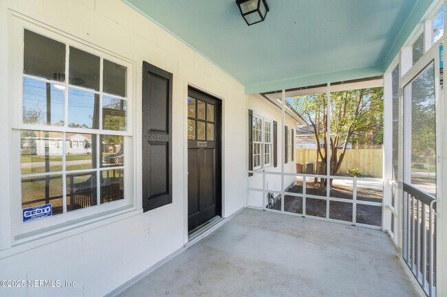 Foto del edificio - 4340 Hercules Ave
