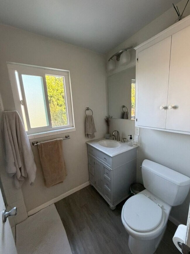 Foto del edificio - 1127 Laurel Ln