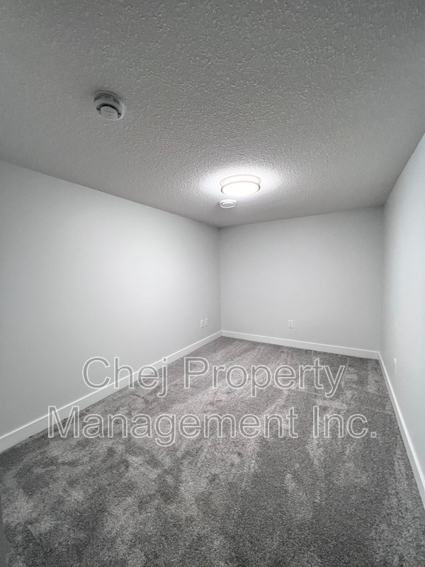 Photo du bâtiment - 22722-2282a 82a Ave NW