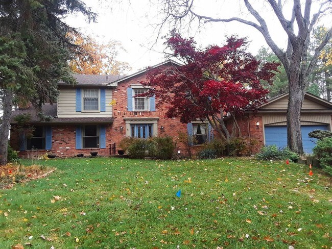 Building Photo - Beautiful Lakefront Home in West Bloomfield