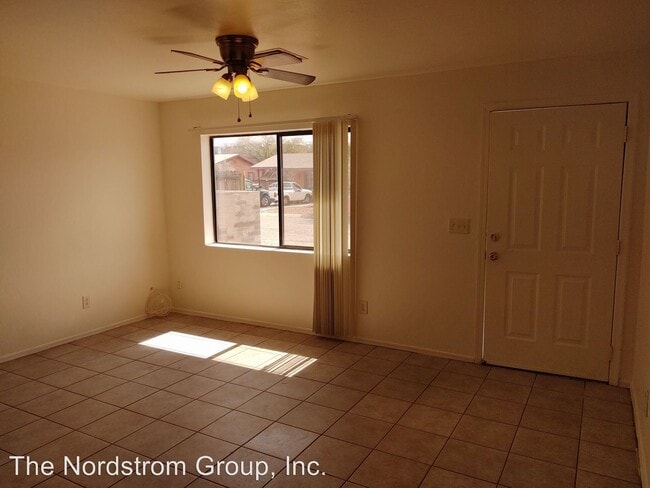 Building Photo - 2702 N Dodge Blvd
