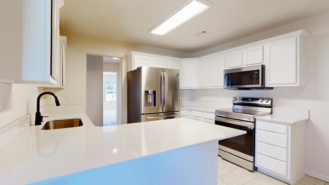 Building Photo - 691 N Meadowlands Dr