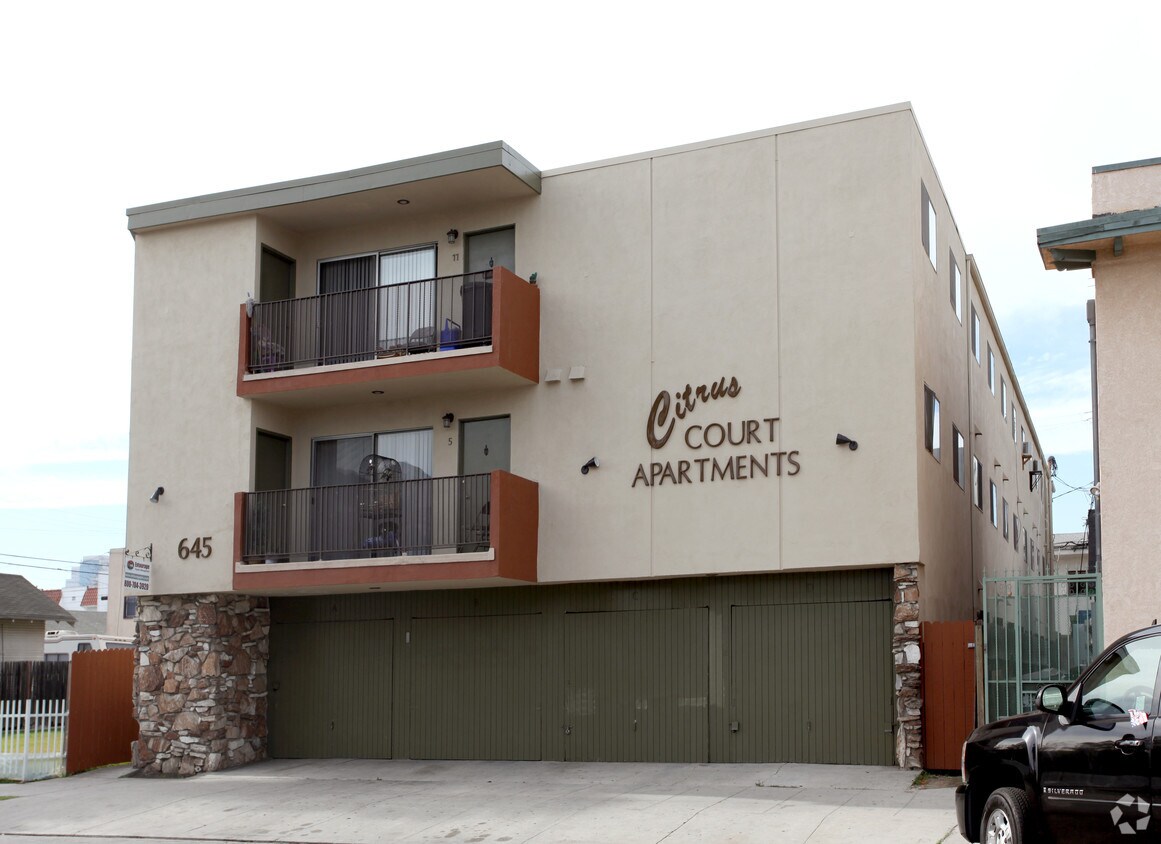 Foto del edificio - 645 Lime Ave
