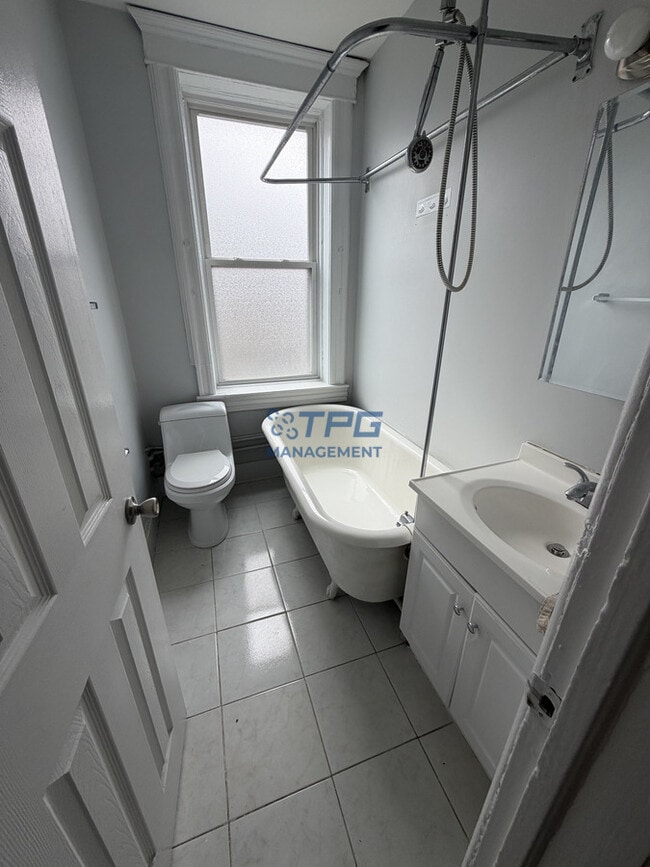 Building Photo - 265 Avenue B