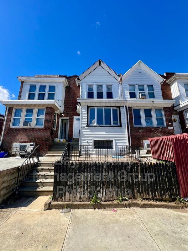 Foto del edificio - 4584 G St