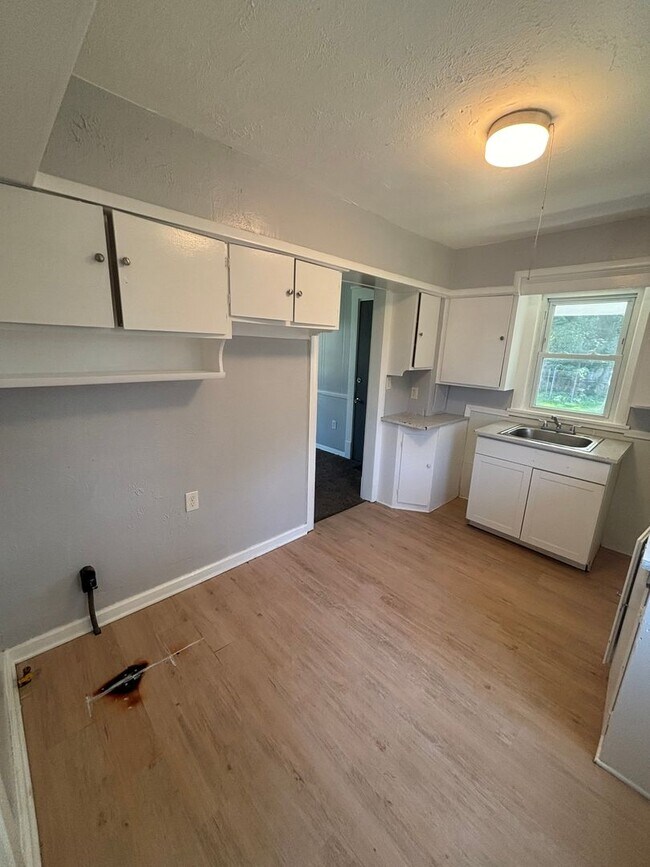 Building Photo - 14014 Idarose Ave
